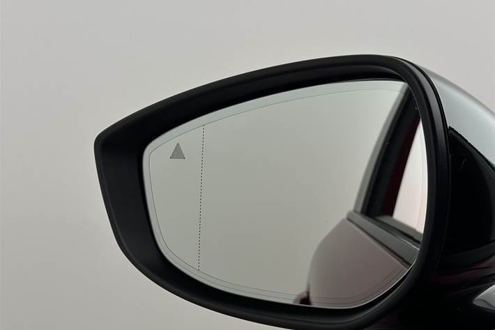 Rød Mazda MX-30 fra 2023