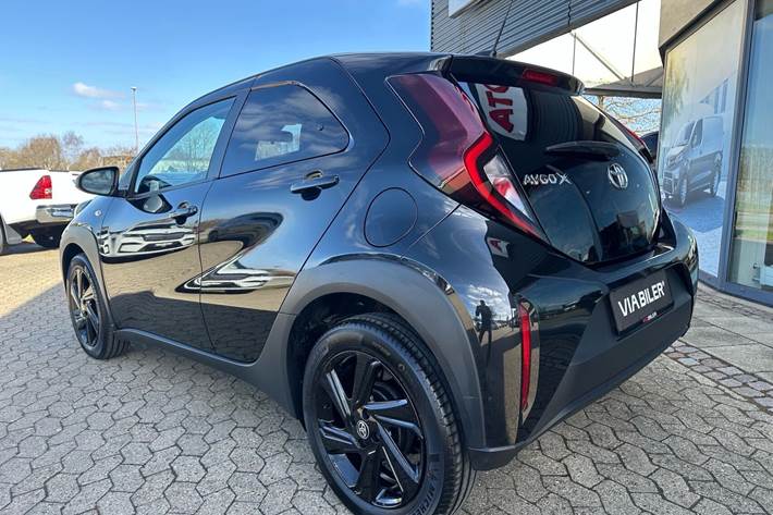 Sort Toyota Aygo X fra 2024