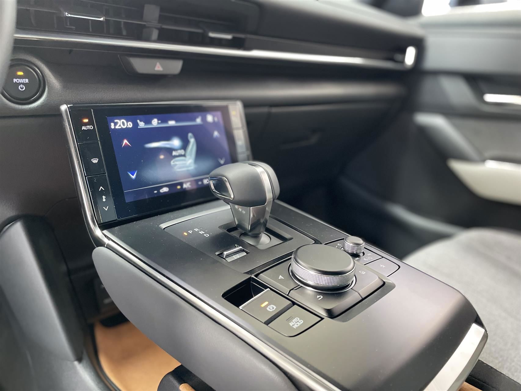 Hvid Mazda MX-30 fra 2025