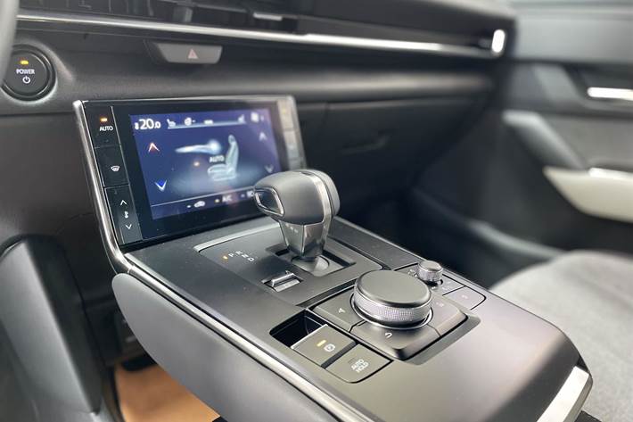 Hvid Mazda MX-30 fra 2025