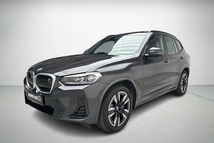 Grå BMW iX3 fra 2023