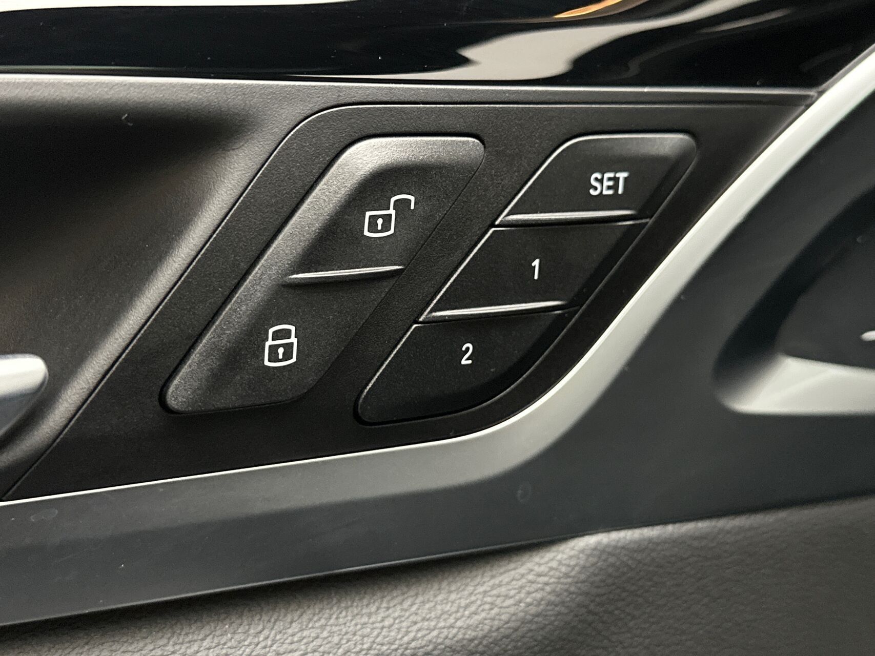 Grå BMW iX3 fra 2023