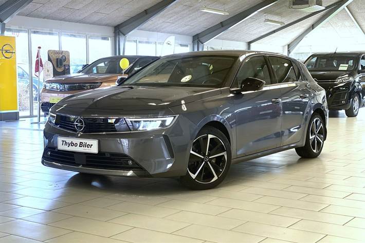 Grå Opel Astra fra 2024