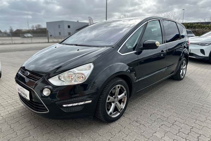 Sort Ford S-MAX fra 2011 set udefra