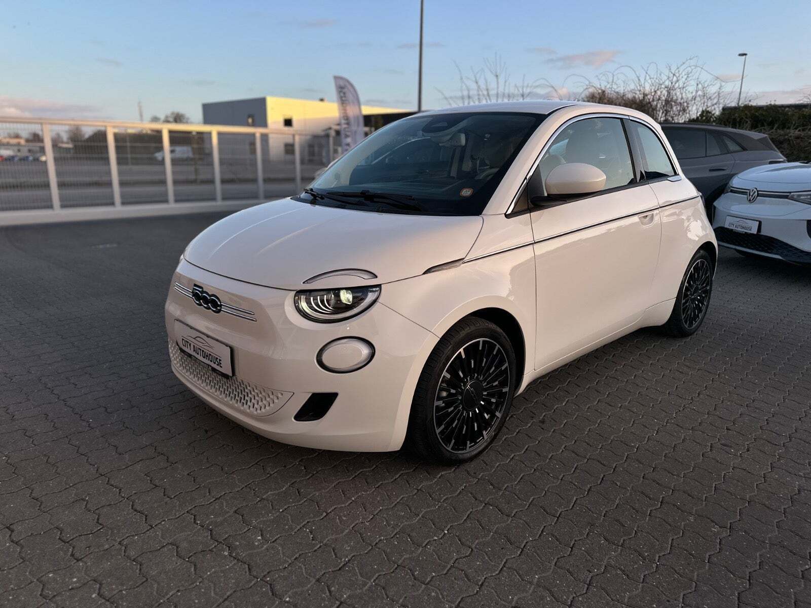 Fiat 500e 42 la Prima by Bocelli 3+1