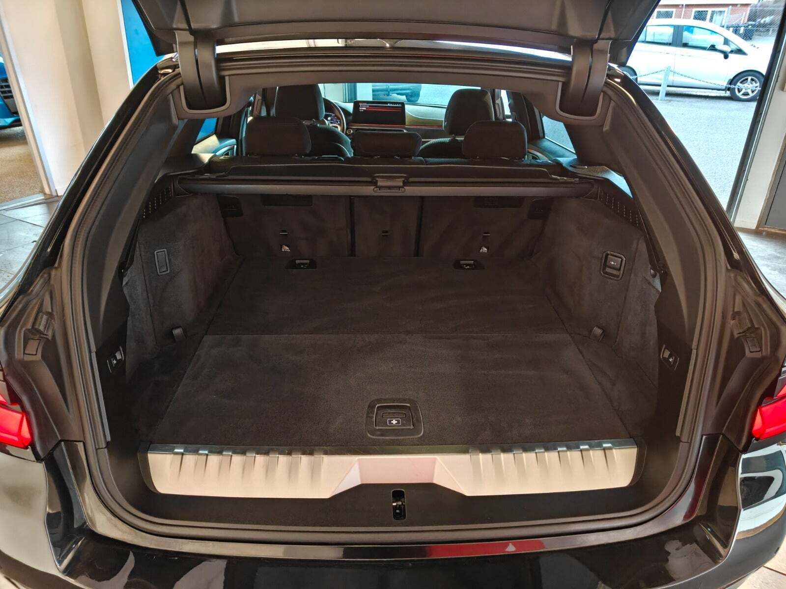 Sort BMW 530e fra 2022