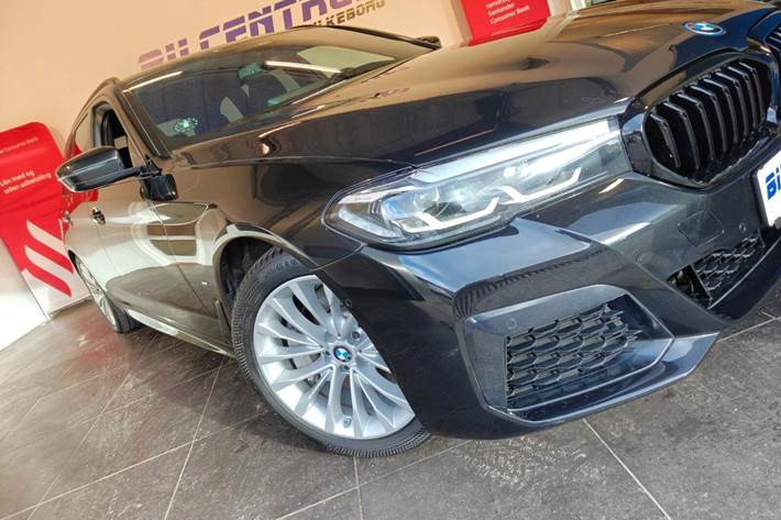 Sort BMW 530e fra 2022
