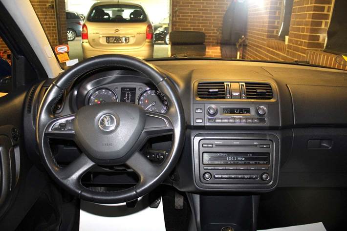 Blå Skoda Fabia fra 2013