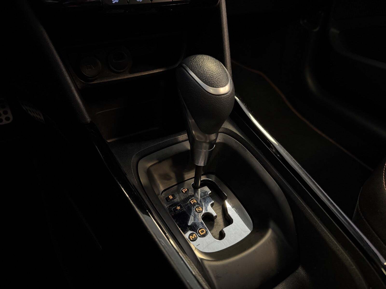 Sort Peugeot 2008 fra 2019