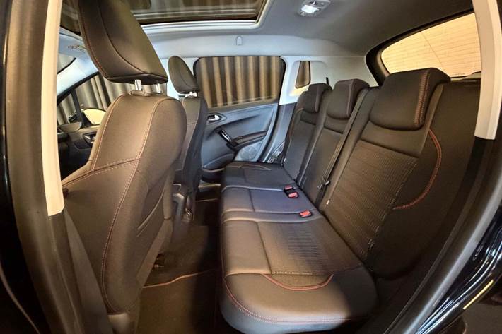 Sort Peugeot 2008 fra 2019