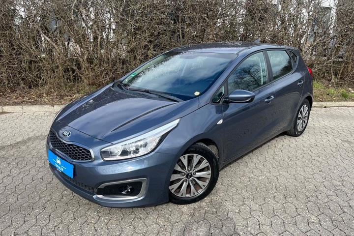 Hvid Kia Ceed fra 2018 set udefra