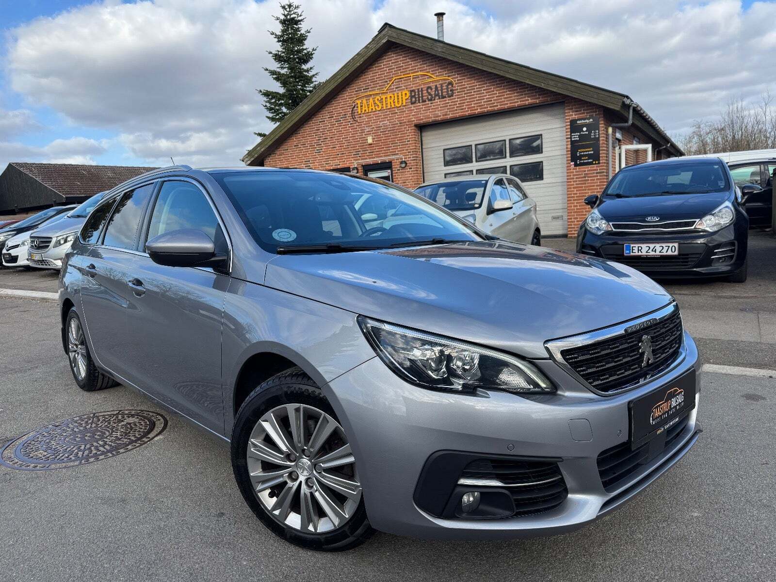 Peugeot 308 1,2 e-THP 130 Allure Sky SW