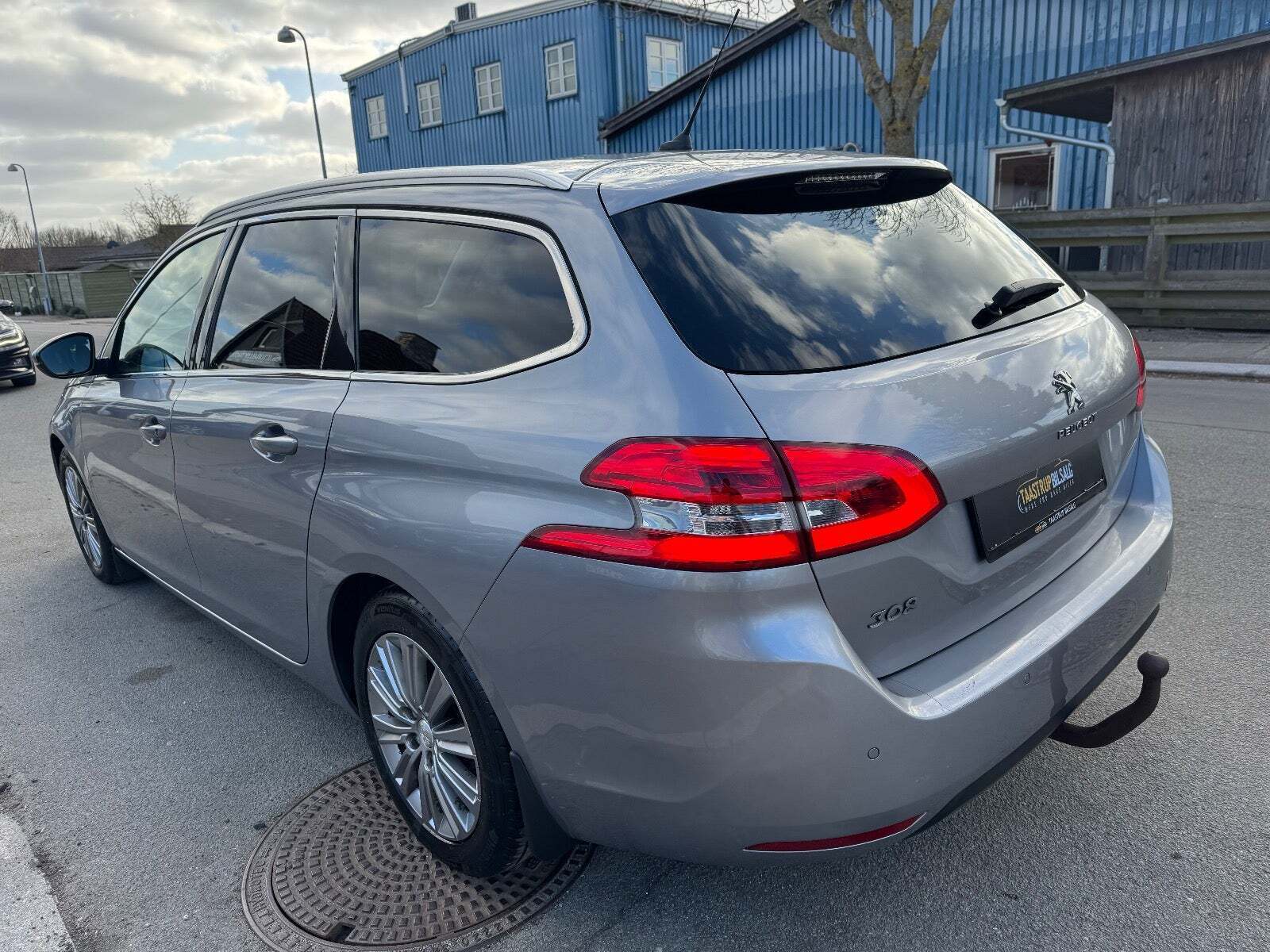Peugeot 308 1,2 e-THP 130 Allure Sky SW