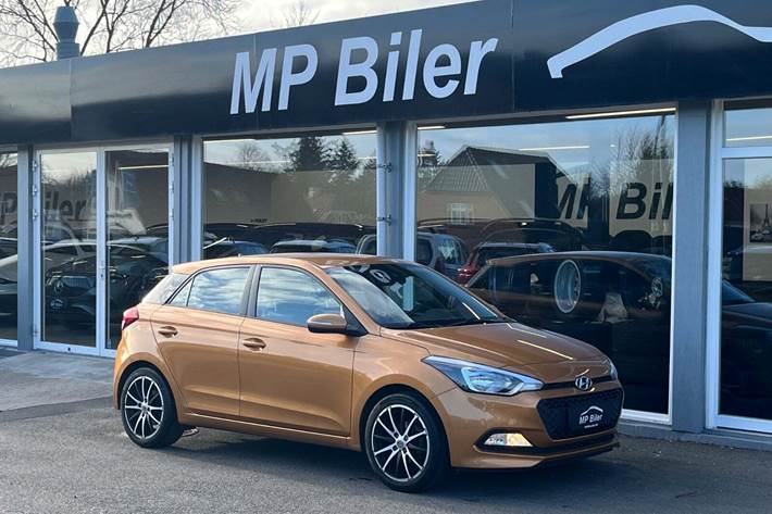 Gul Hyundai i20 fra 2016