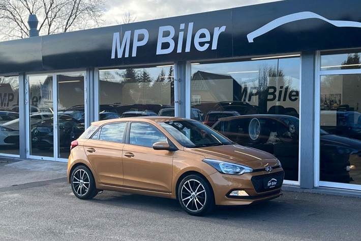 Gul Hyundai i20 fra 2016