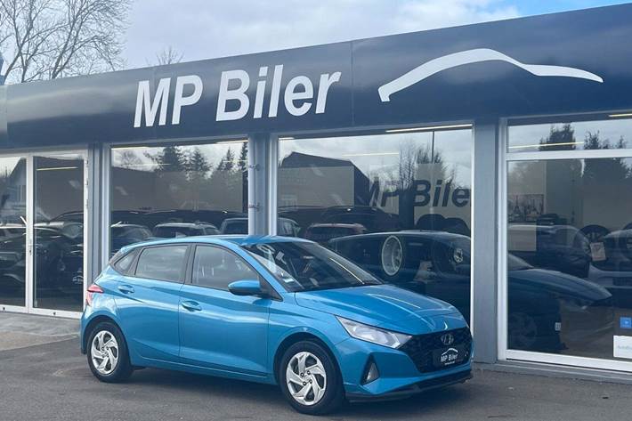 Blå Hyundai i20 fra 2021