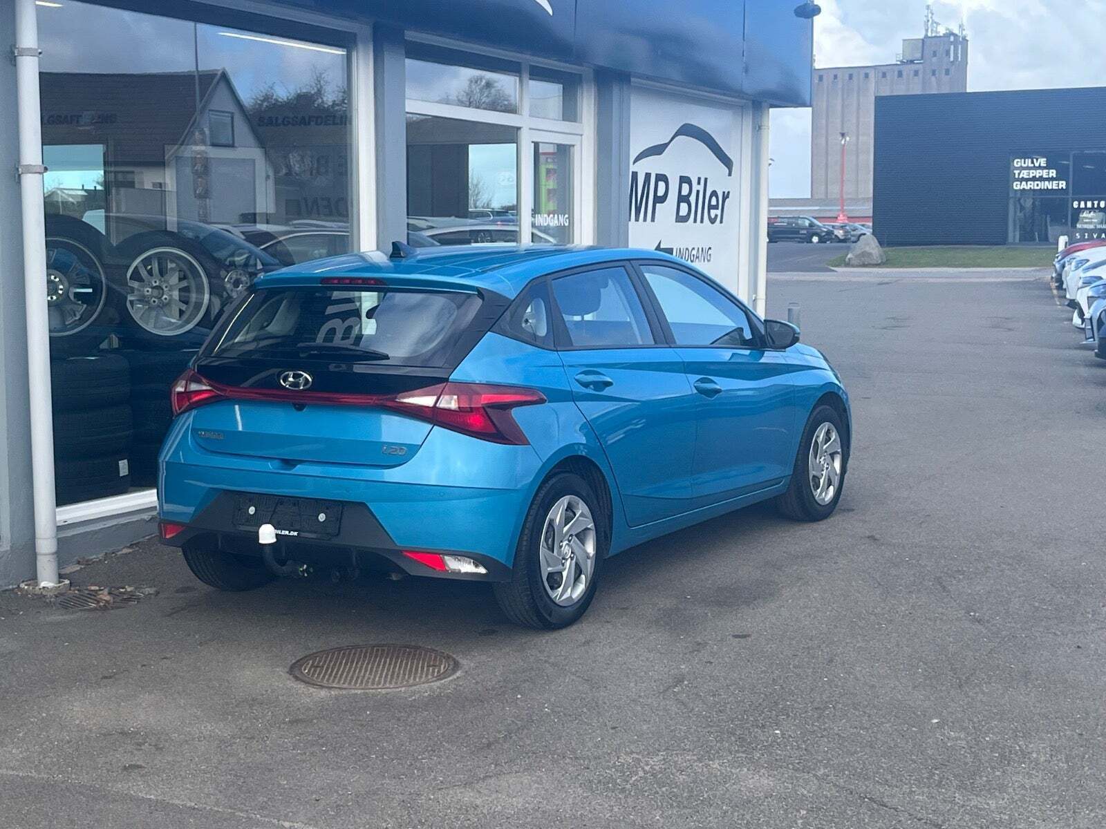 Blå Hyundai i20 fra 2021