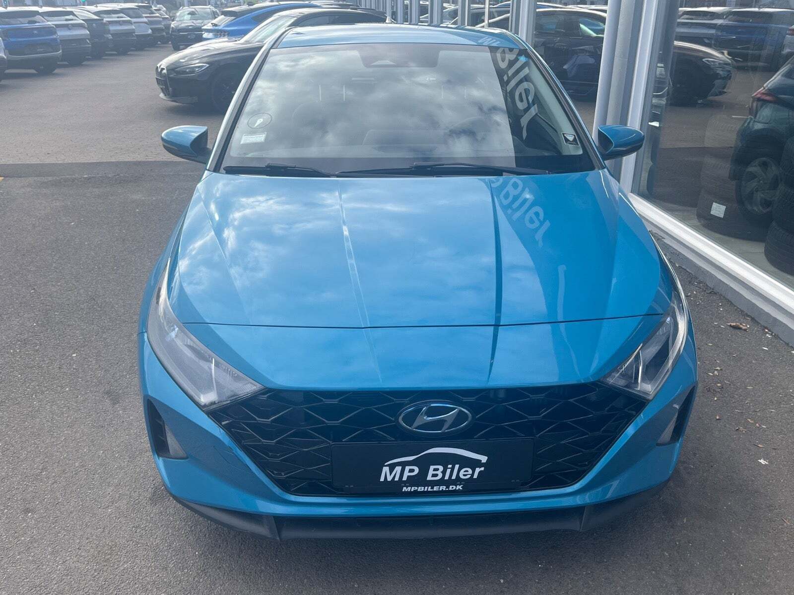 Blå Hyundai i20 fra 2021