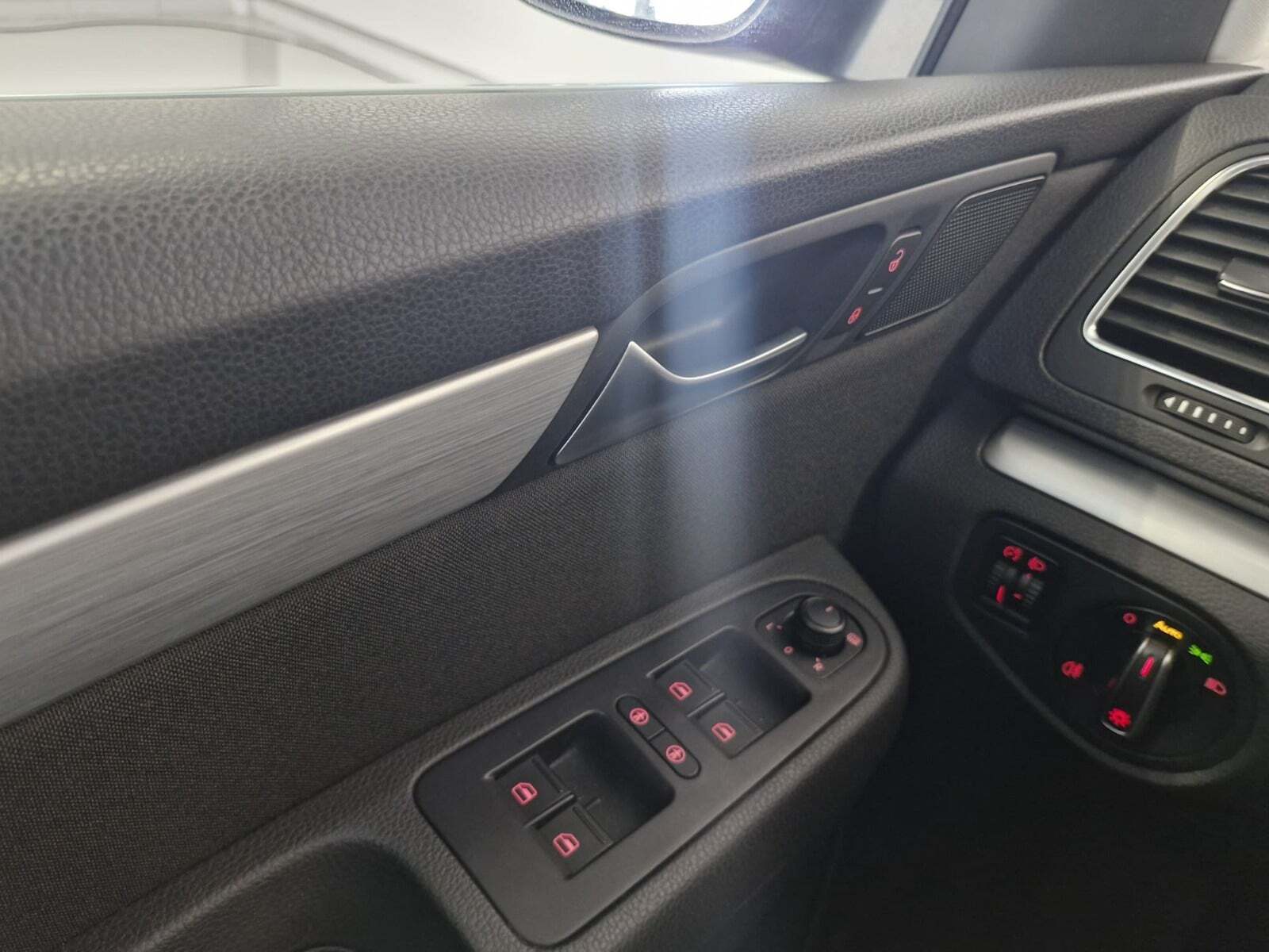 Sort VW Sharan fra 2016