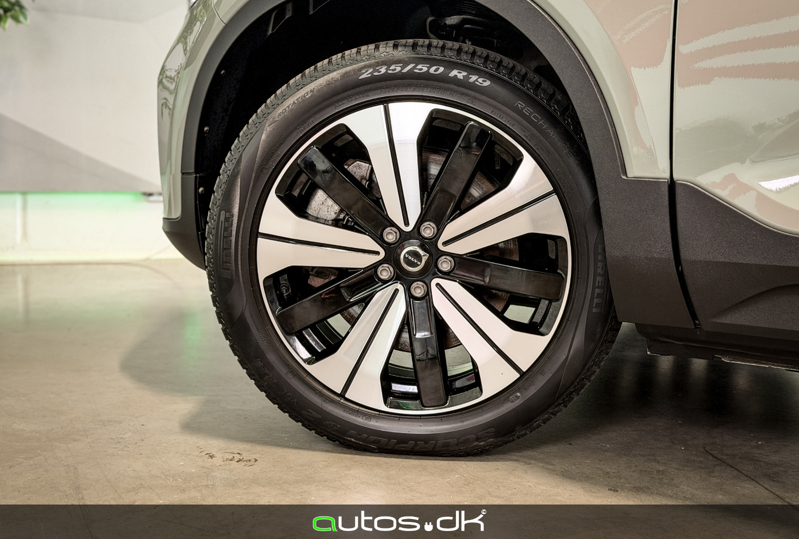 Grøn Volvo XC40 fra 2023