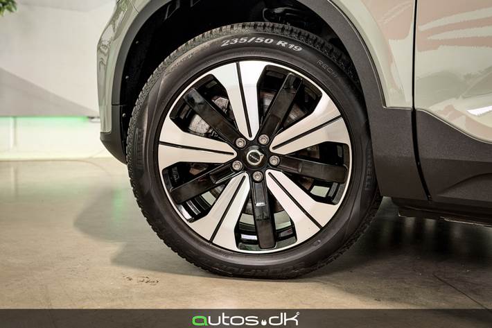 Grøn Volvo XC40 fra 2023