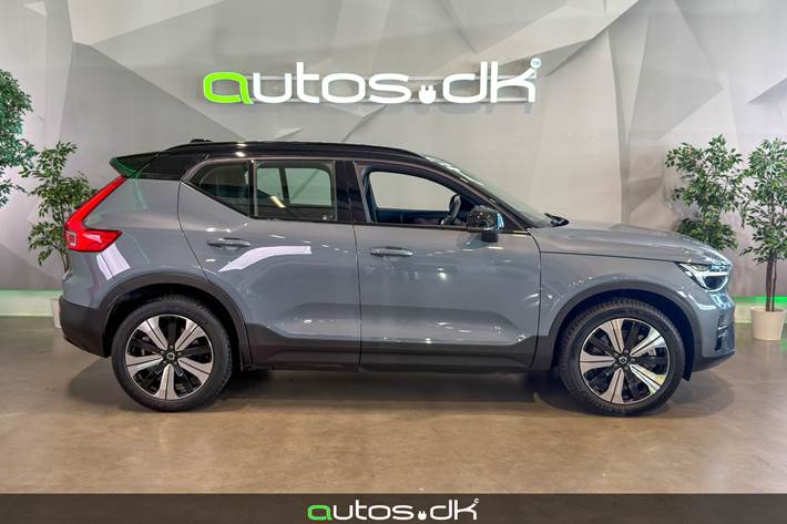 Grå Volvo XC40 fra 2023