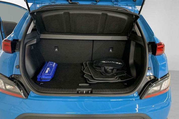 Blå Hyundai Kona fra 2021