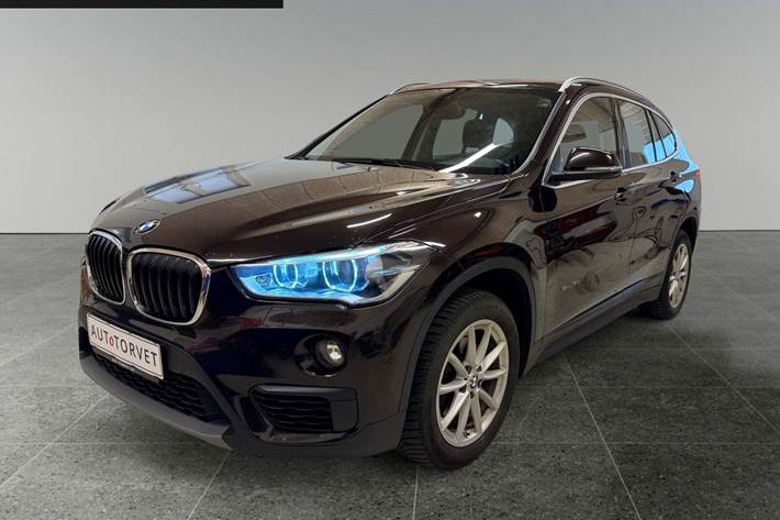 Brun BMW X1 fra 2018 set udefra