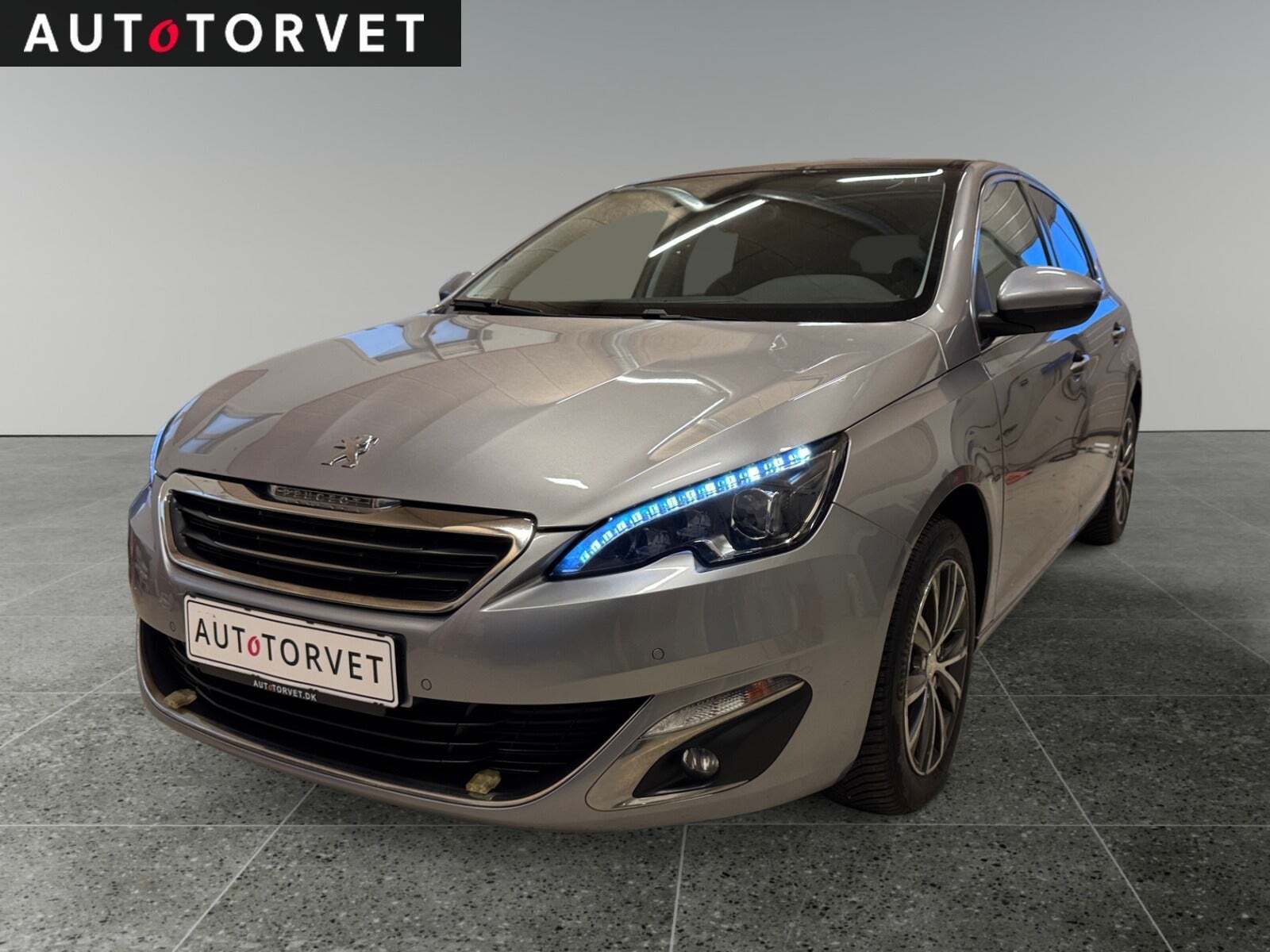 Sølv Peugeot 308 fra 2017