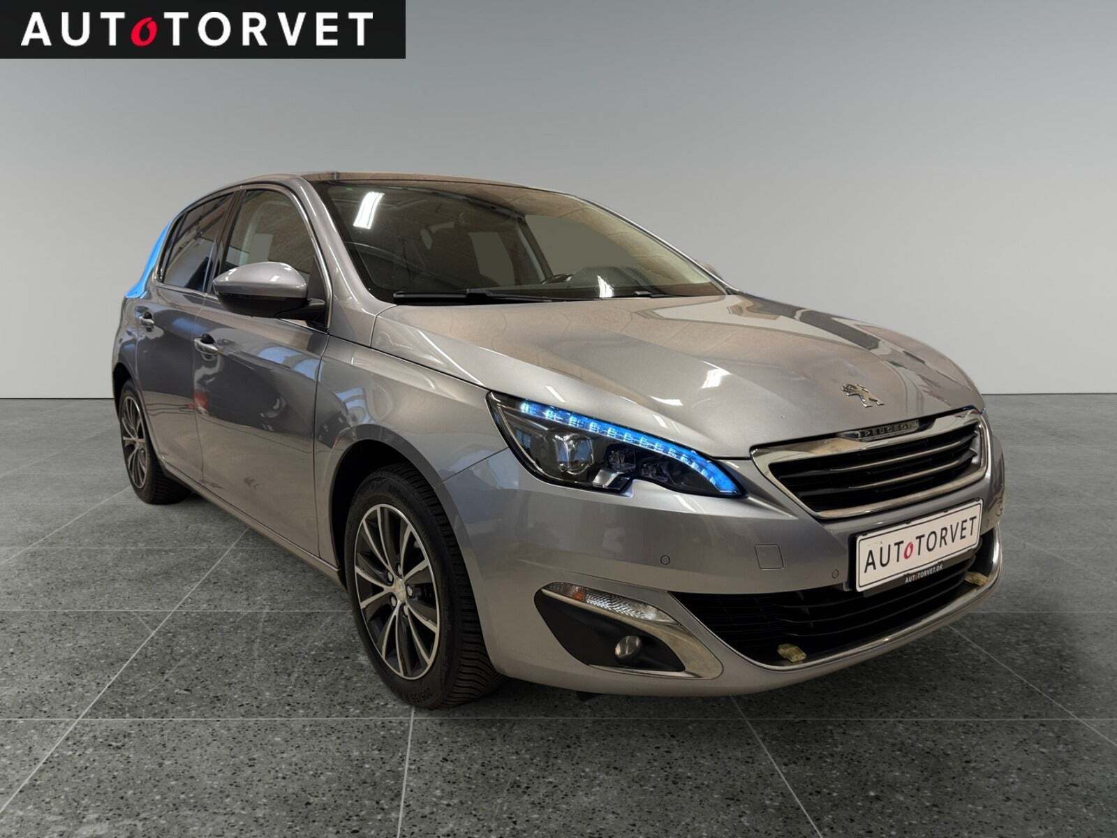 Sølv Peugeot 308 fra 2017