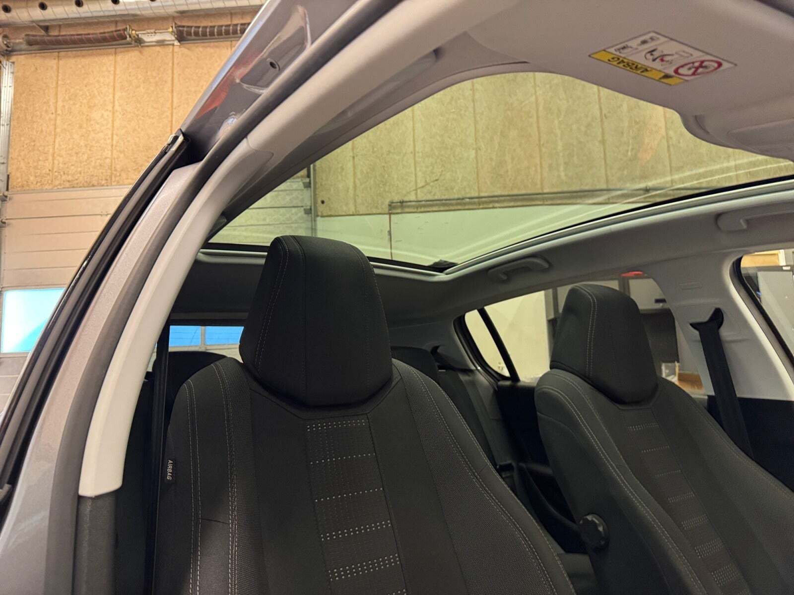 Sølv Peugeot 308 fra 2017