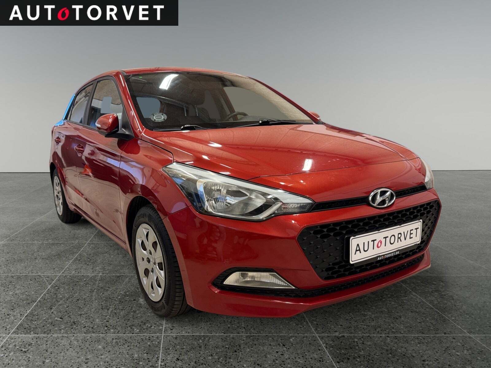 Rød Hyundai i20 fra 2016