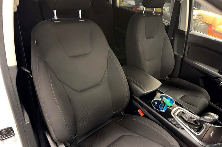 Hvid Ford S-MAX fra 2015