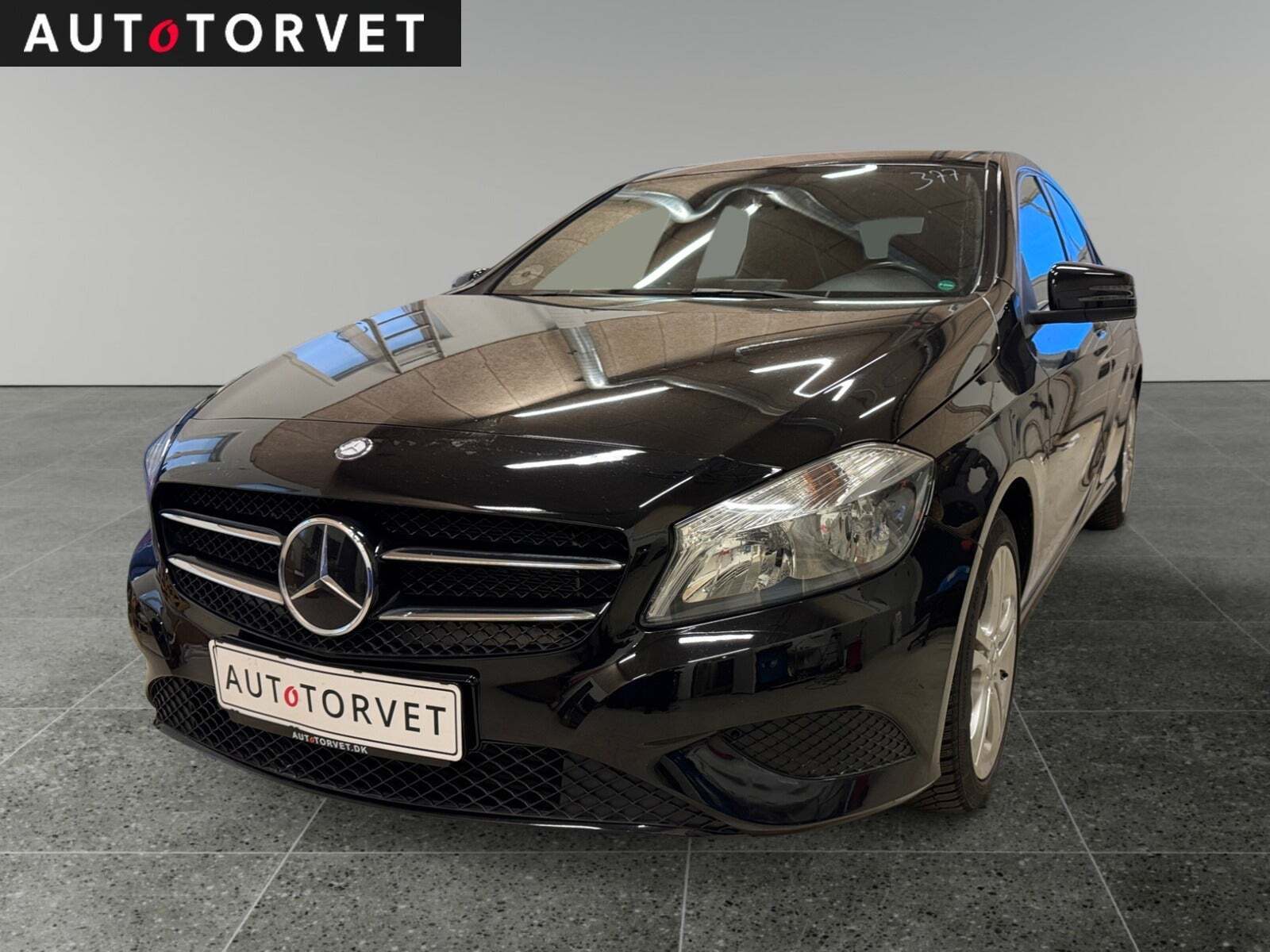 Sort Mercedes A180 fra 2015