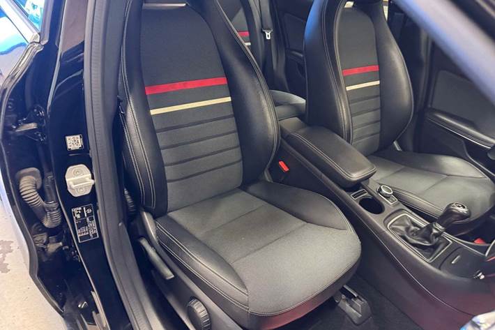 Sort Mercedes A180 fra 2015