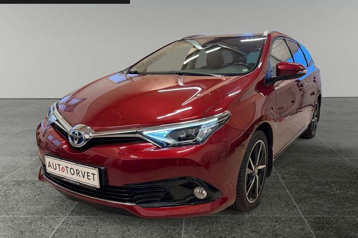Rød Toyota Auris fra 2016