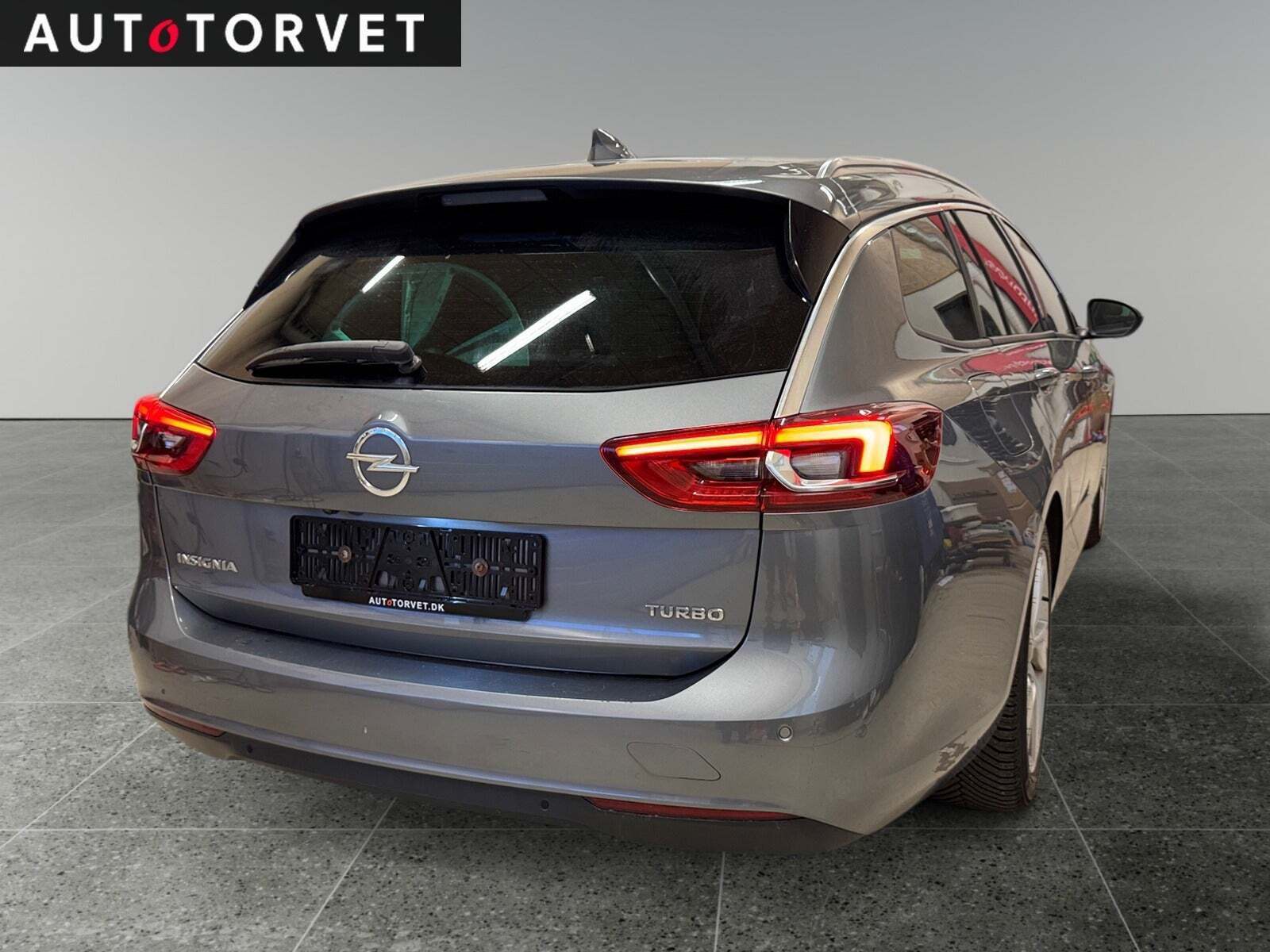 Grå Opel Insignia fra 2018