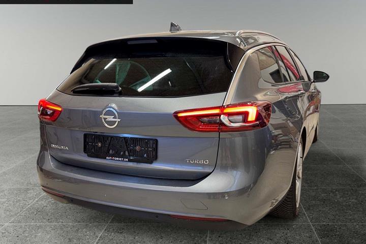 Grå Opel Insignia fra 2018