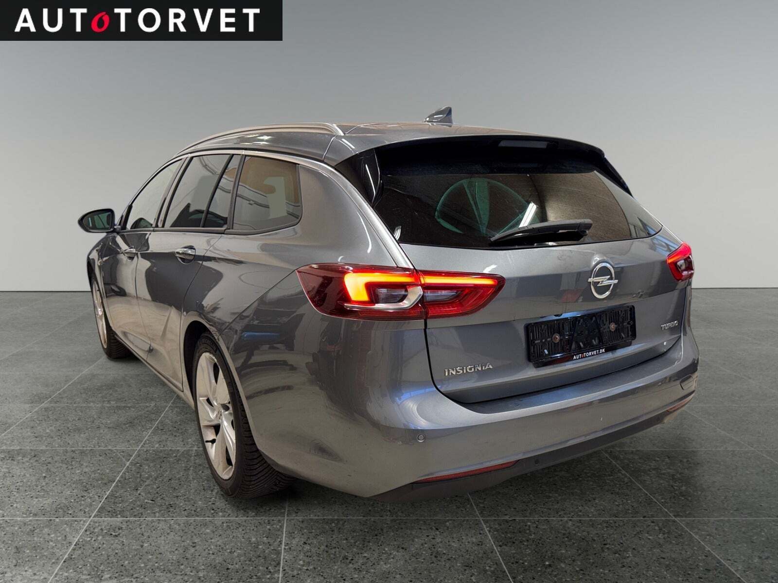 Grå Opel Insignia fra 2018
