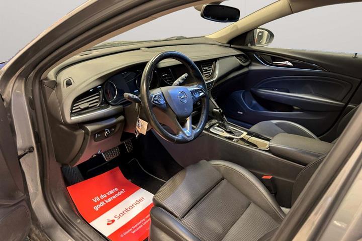 Grå Opel Insignia fra 2018