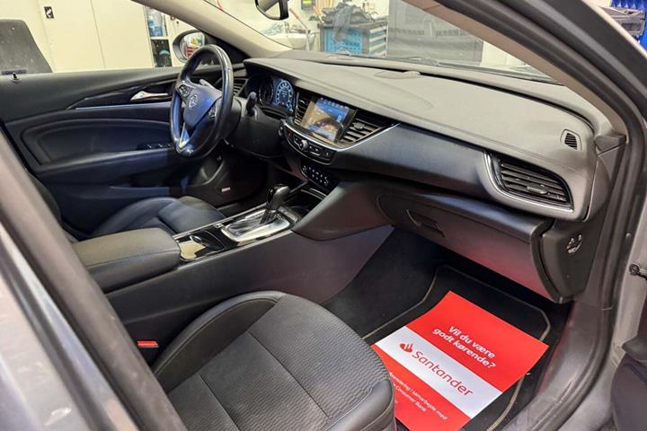 Grå Opel Insignia fra 2018