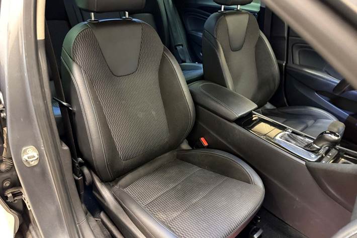 Grå Opel Insignia fra 2018