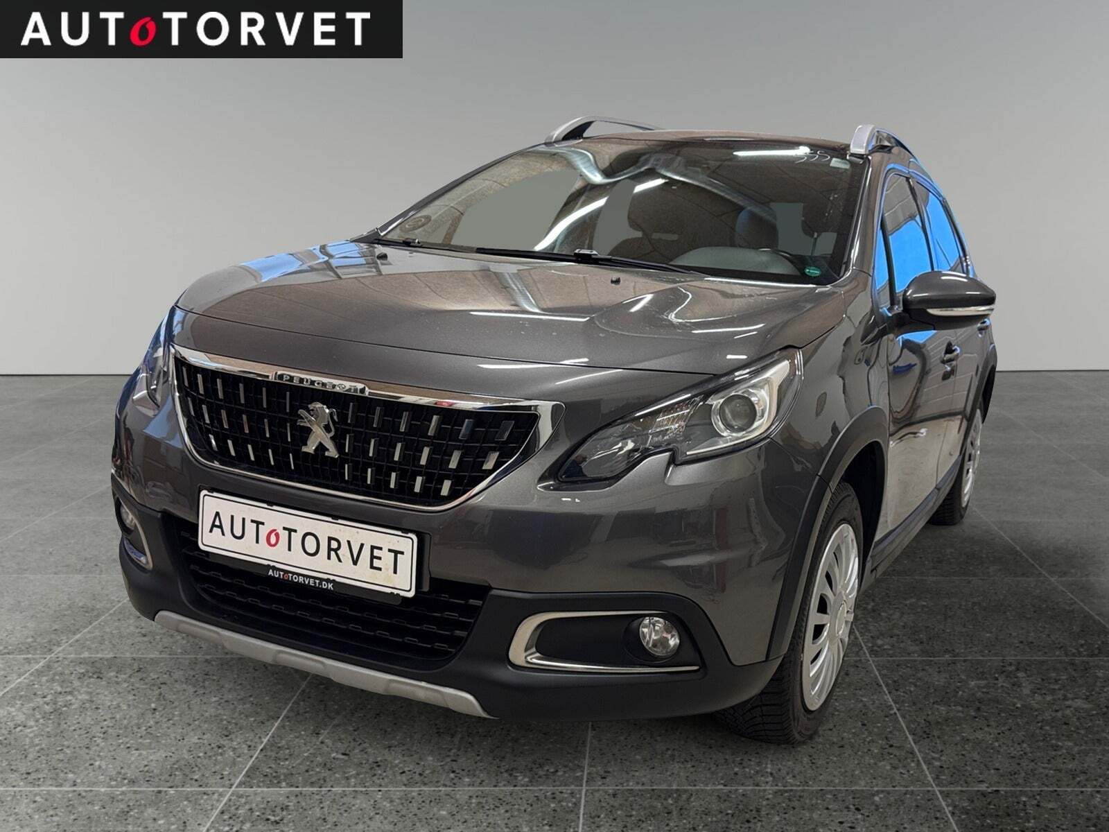 Grå Peugeot 2008 fra 2018