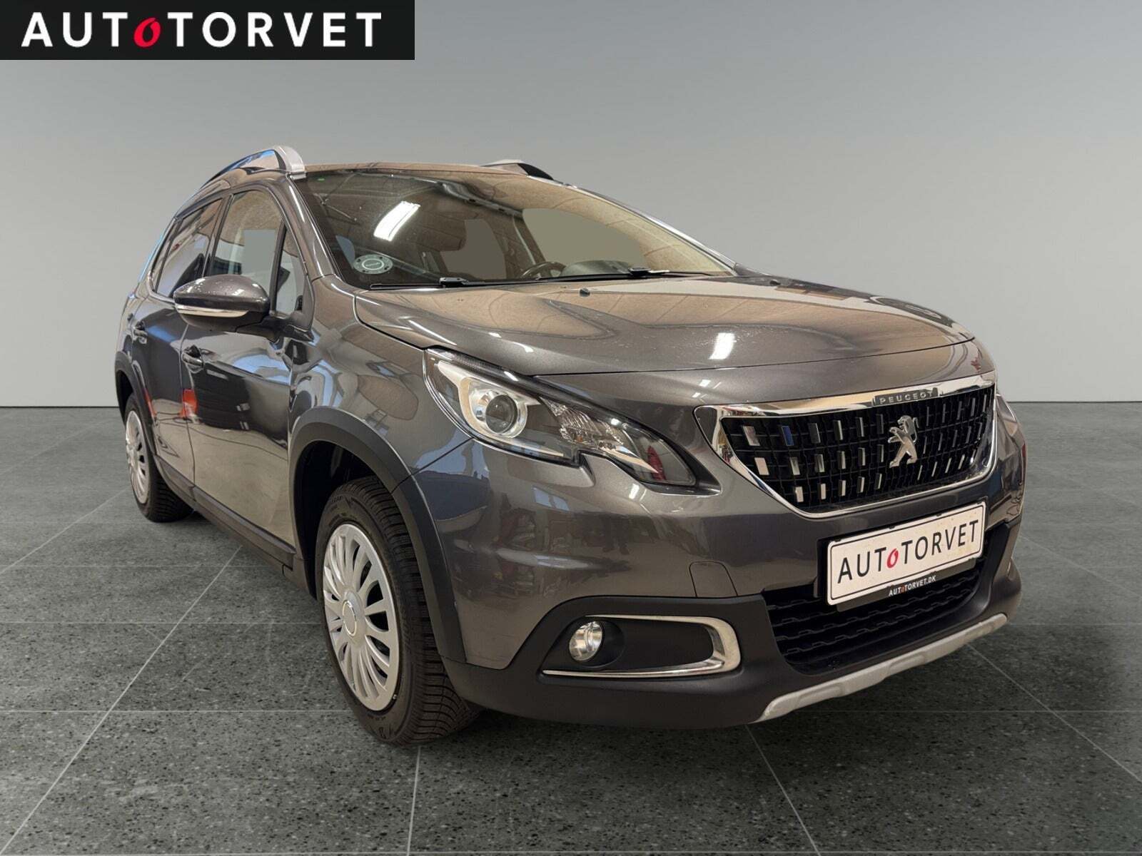 Grå Peugeot 2008 fra 2018
