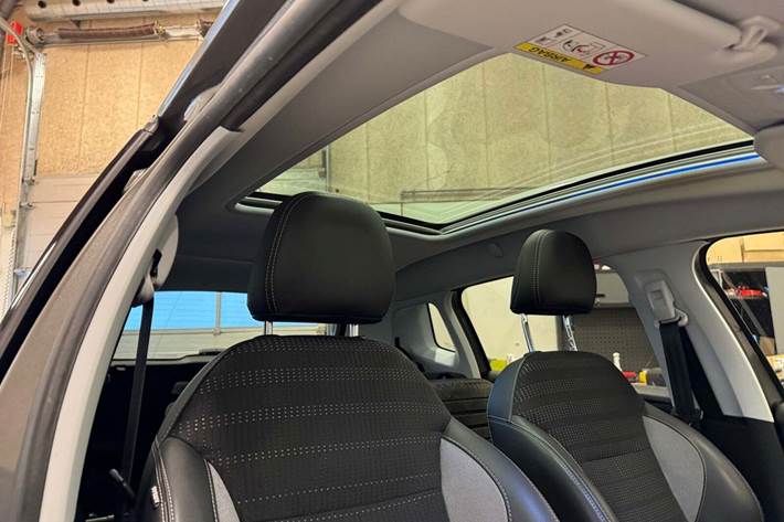 Grå Peugeot 2008 fra 2018