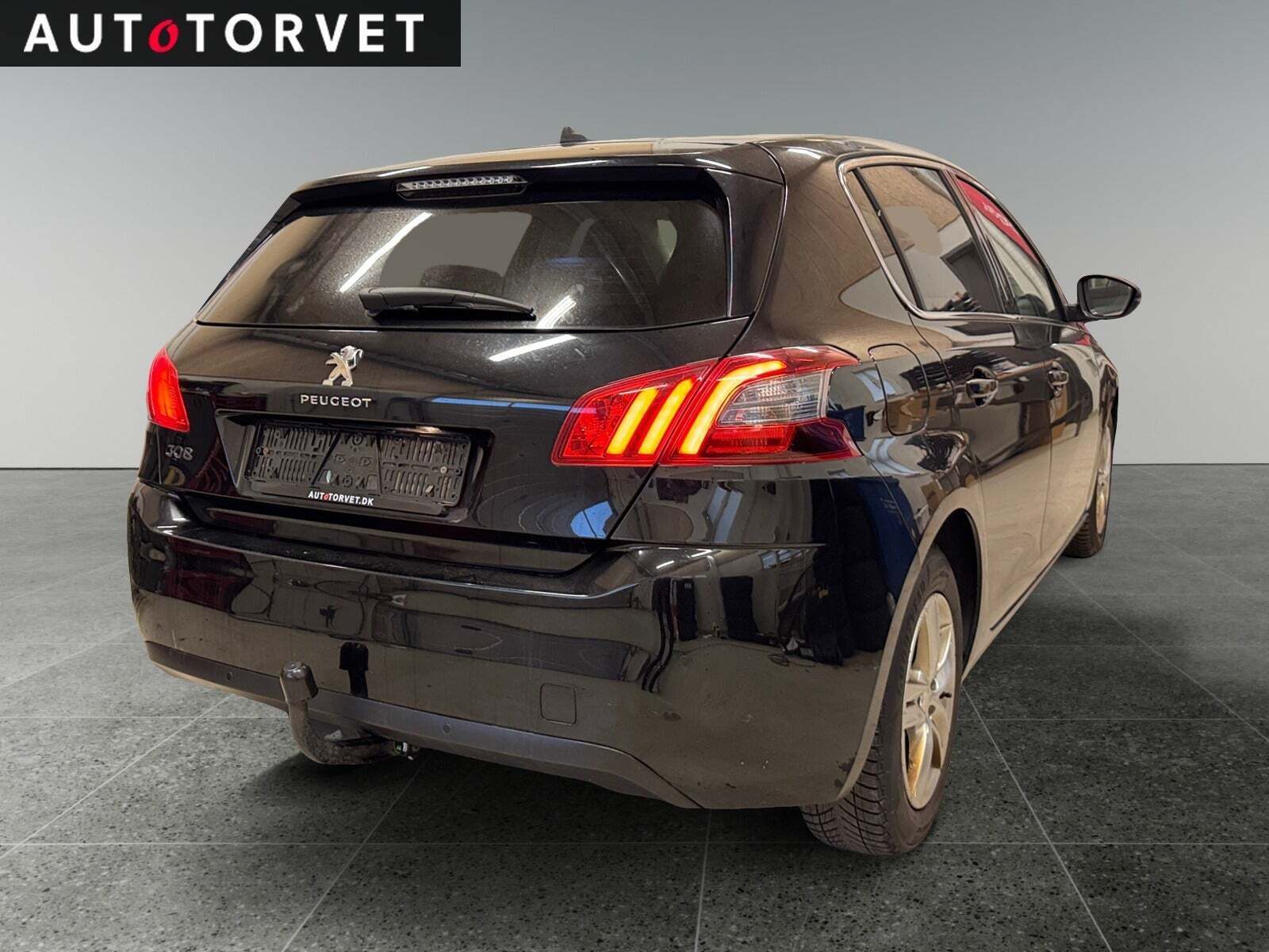 Sort Peugeot 308 fra 2019
