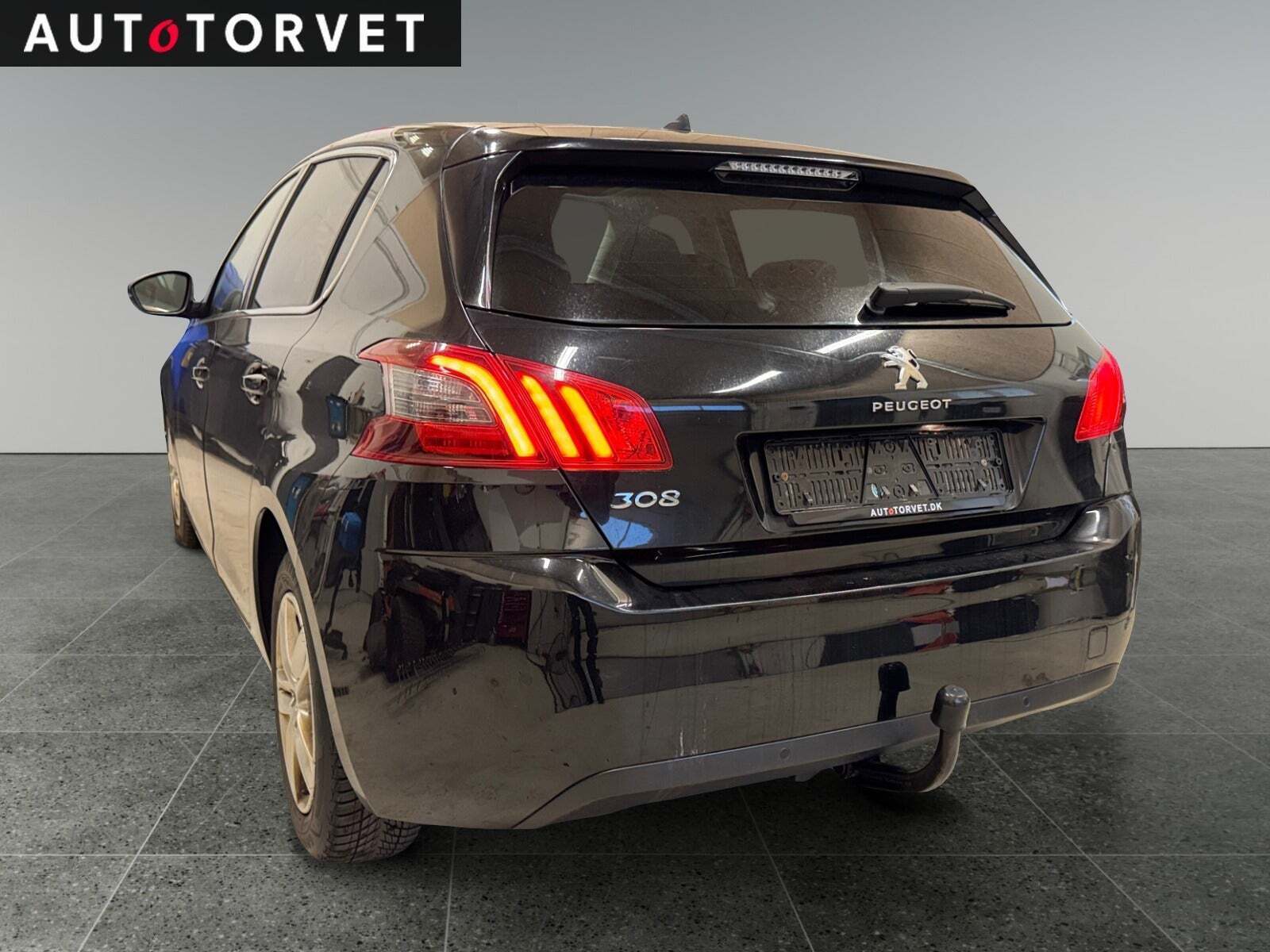 Sort Peugeot 308 fra 2019