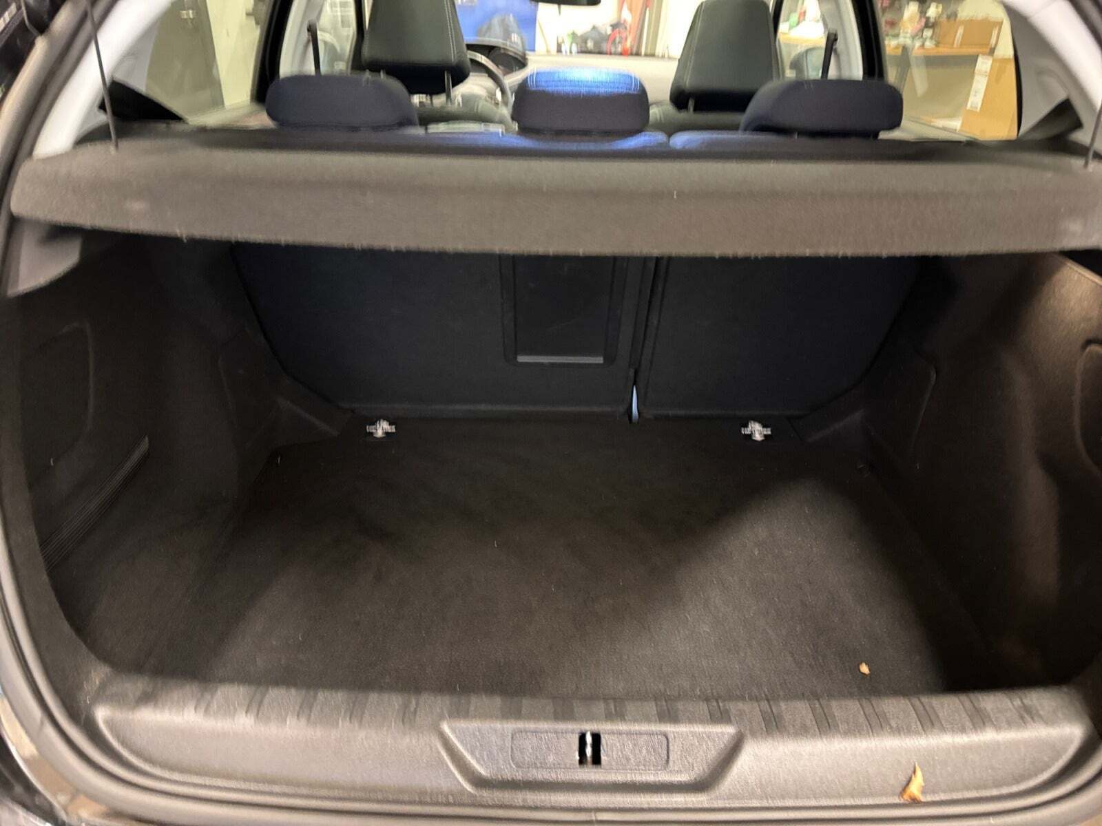 Sort Peugeot 308 fra 2019