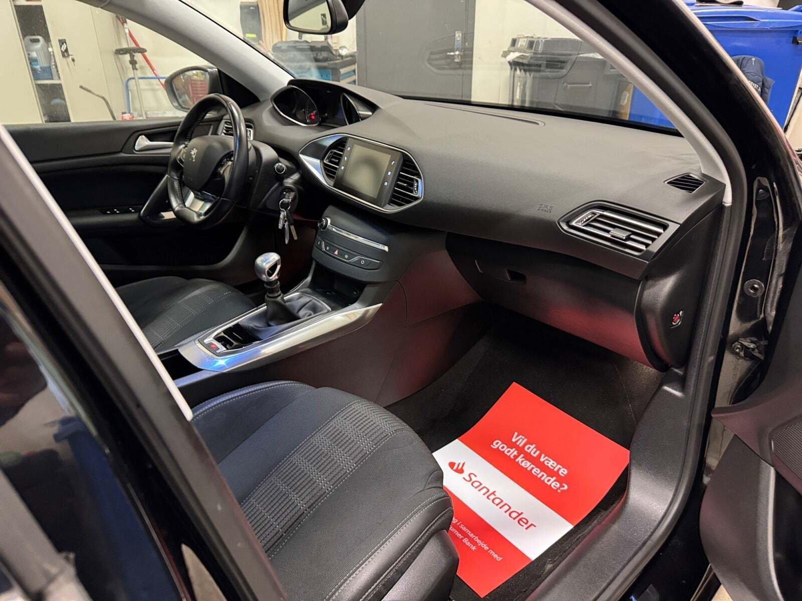 Sort Peugeot 308 fra 2019
