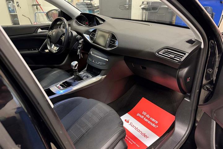 Sort Peugeot 308 fra 2019